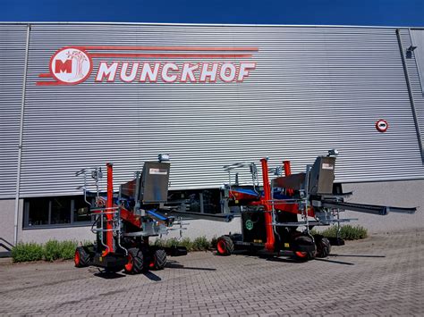 Logo firmy Munckhof Fruit Tech Innovators lub historyczne zdjęcie jej maszyn rolniczych