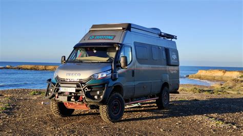 zdjęcie IVECO Daily 4x4 na trudnym terenie