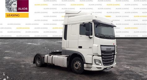 Zdjęcie przedstawiające DAF XF Euro 6 460 z zewnątrz, widok z profilu i przodu, ukazujące zmienioną stylistykę i kabinę SpaceCab.