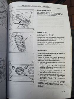 Instrukcja montażu akumulatora w ciągniku z zaznaczonymi wymiarami i biegunowością