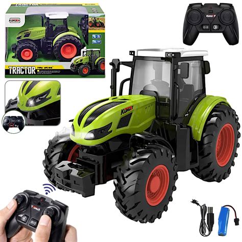 Zdalnie sterowany traktor w akcji na podwórku
