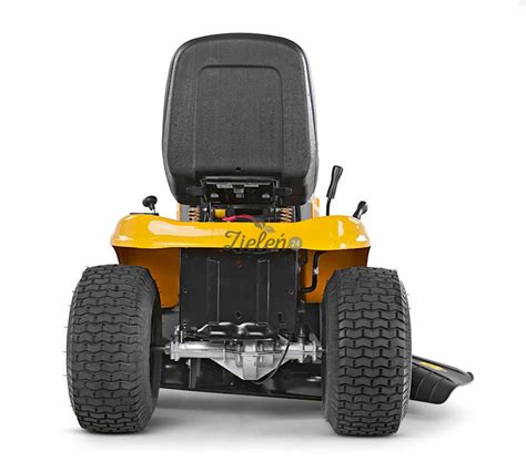 Zdjęcie traktorka kosiarki Cub Cadet LT3 PS107 w akcji na dużym trawniku