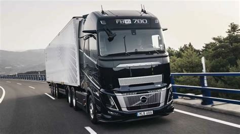 Infografika przedstawiająca działanie systemów bezpieczeństwa Volvo FH