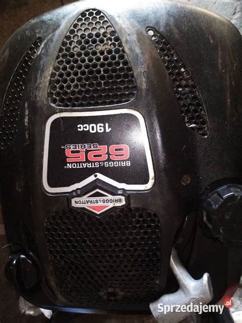 Widok silnika kosiarki spalinowej Briggs & Stratton