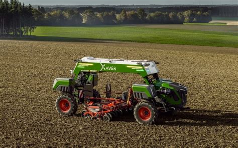 Infografika przedstawiająca wydajność robotów Fendt Xaver w systemie roju