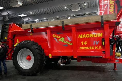 Zdjęcie rozrzutnika Daf-Agro Magnum 14 na targach Polagra Premiery 2020