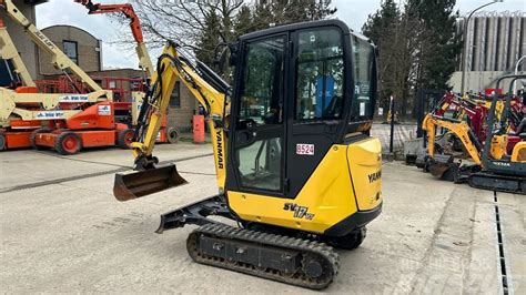 zdjęcie mini-koparki Yanmar SV17 w pracy