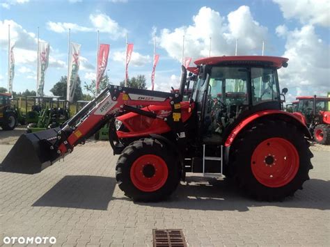 Zetor Proxima CL 100 pracujący z ładowaczem czołowym w gminie