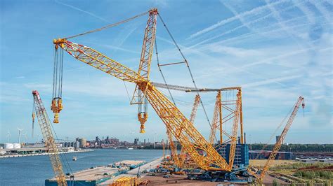 schemat żurawia Sarens SGC-250 z opisem elementów hydraulicznych