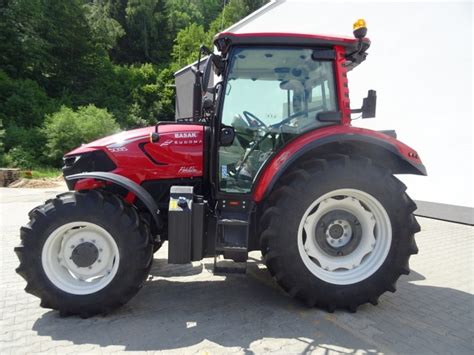 Zdjęcie ciągnika Basak 5095 na targach Agrotech