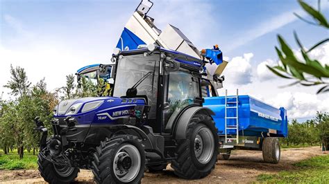 Widok wnętrza kabiny New Holland T4.120F z podłokietnikiem SideWinder