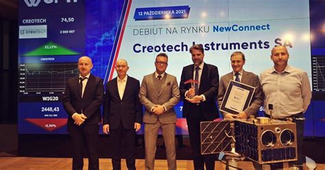 Zespołowe zdjęcie kierownictwa Creotech Instruments podczas prezentacji