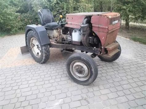 zdjęcie poglądowe traktorka SAM na bazie Fiata 126p