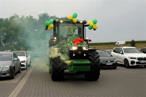 zdjęcie ciągnika jako prezentu ślubnego