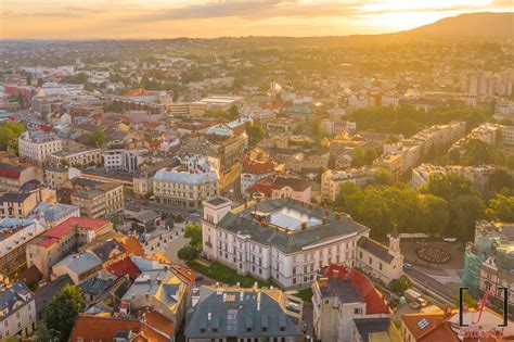 Panorama Bielska-Białej z widocznymi elementami infrastruktury miejskiej i nowymi budynkami