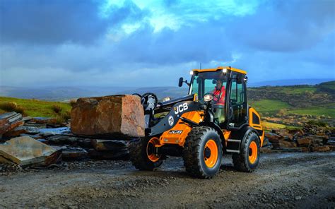 Infographic comparing JCB wheel loader models 409, 411, 457 (key specs: weight, engine power, bucket capacity)