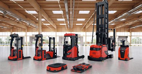 Thematic photo of various Linde forklifts in a warehouse environment