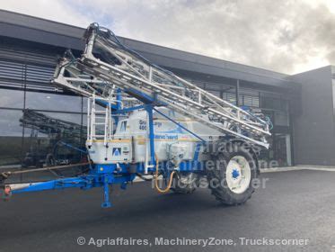 Thematic photo of the Blanchard Grand Large 3200 sprayer with its main technical components highlighted