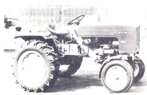 zdjęcie prototypu ciągnika Ursus U-310 (22KM) z 1969 roku