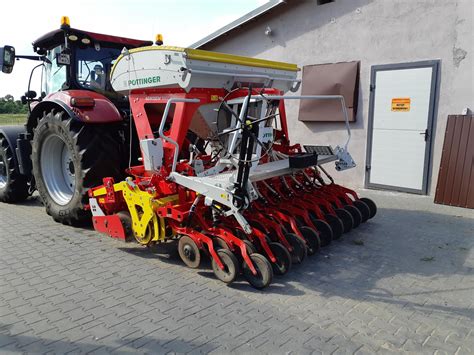zdjęcie: siewnik Pottinger w akcji na polu