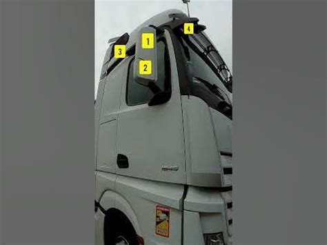Wizualizacja ergonomicznych uchwytów i lusterek w kabinie Komatsu