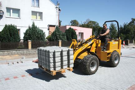 Knikmops KM 250 H z paletą kostki brukowej
