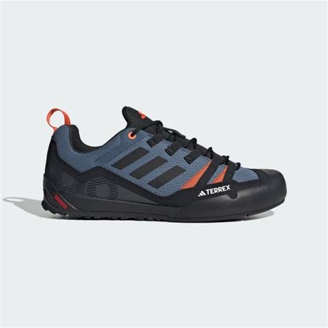 Detailed photo of the fit of the adidas Terrex Solo shoe on the foot