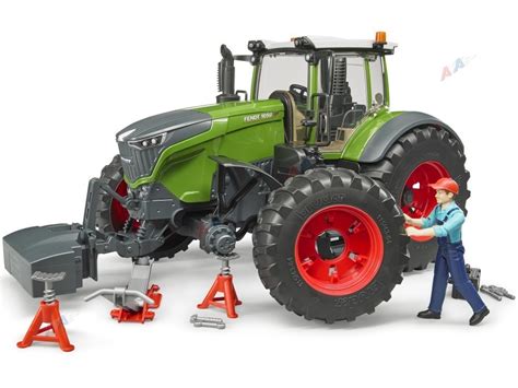Zdjęcie modelu ciągnika Fendt 1050 Vario firmy Bruder z figurką mechanika i akcesoriami