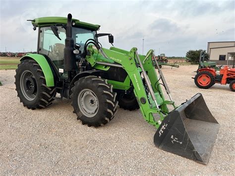 Zdjecie ciagnika rolniczego Deutz-Fahr 5120G w polu