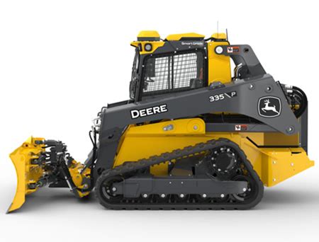 fotografia maszyny John Deere 333P z różnorodnym osprzętem