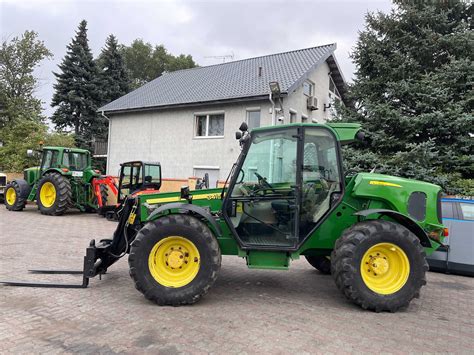 fotografia ładowarki John Deere 3415 z końca produkcji