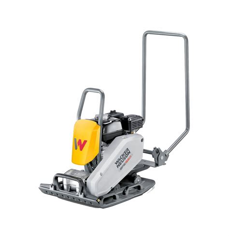płyta wibracyjna Wacker Neuson w akcji na placu budowy