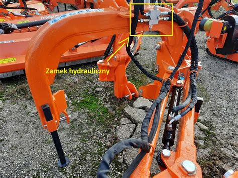 Zilustrowanie różnych typów kosiarek do poboczy