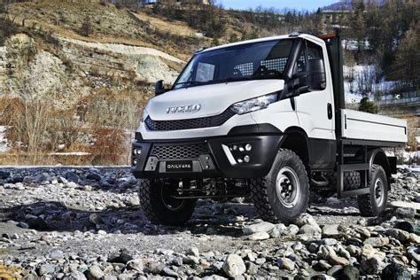 Iveco Daily 4x4 w terenie - fotografia