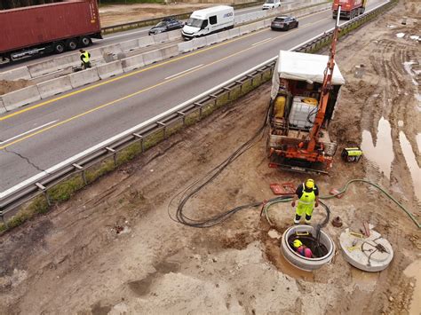Wizualizacja różnych zastosowań wiertnicy grawitacyjnej w infrastrukturze.