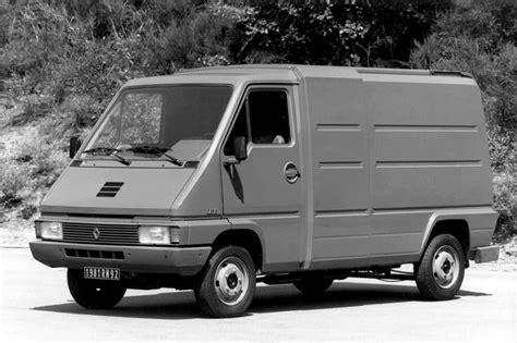 Historic photo of the first generation Renault Master van