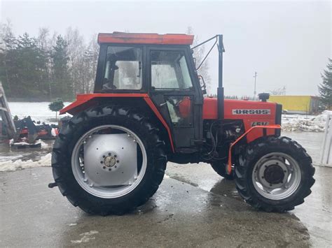 Ursus 4514 na polu podczas pracy