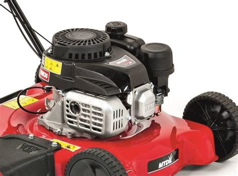 zdjęcie przedstawiające ergonomiczny uchwyt kosiarki MTD SMART 51 BO z regulacją