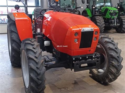 Zdjęcie ciągnika SAME Tiger 65 prezentujące sylwetkę oraz maskę silnika