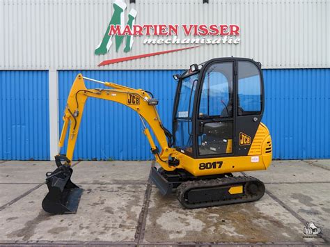 schemat minikoparki JCB 8017 z otwartym stanowiskiem operatora