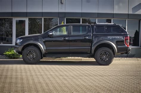 Ford Ranger z zabudową typu Hardtop, widok z boku