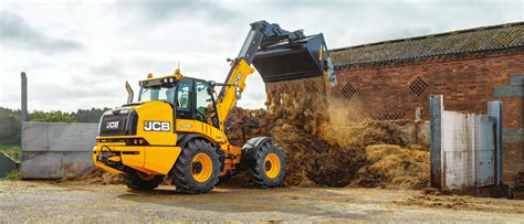 Tabela porównawcza parametrów technicznych modeli JCB TM320 i TM320S Agri