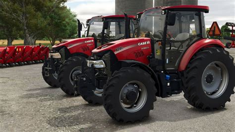 Zdjęcie historycznego modelu ciągnika Case IH Farmall obok nowoczesnego modelu