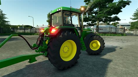 infografika przedstawiająca różne konfiguracje silników w serii John Deere 6000