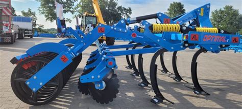 Graficzne przedstawienie kultywatora gruberek Agro-lift Optimal w pracy na polu