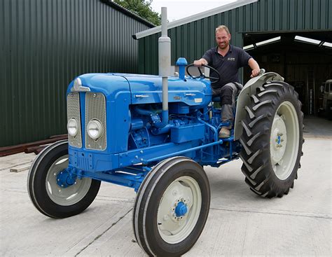 Porównanie gabarytów ciągników Fordson Super Major i Nuffield 10/60