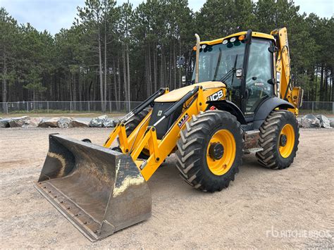 The Siku JCB 4CX model showing its front loader and backhoe