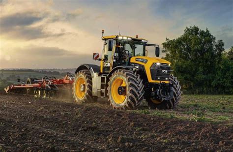 Ciągnik JCB Fastrac 6000 w akcji