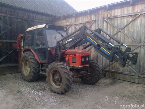 Zetor 7045 w pracy na polu