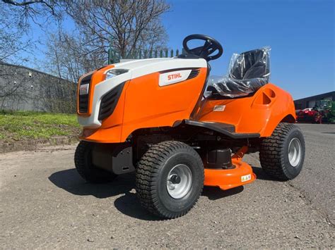 Szczegółowa infografika dotycząca budowy i funkcji traktora ogrodowego STIHL RT 4097 SX